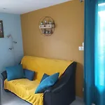 Le Relais De La Chaussee בית הארחה